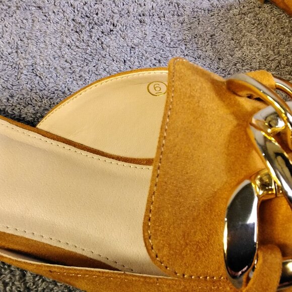 🥿 Juliet Holy Womens Size 6 Camel Suede Loafers Gold Chain Pointed Toe Mules - Picture 4 of 10